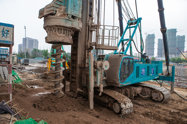 1.jpg 山河智能双动力头强力多功能钻机助力青岛都心商业中心建设