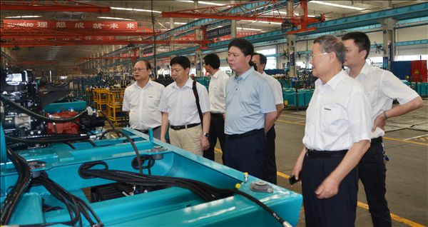 2.jpg 河南永煤集团董事长曹志安一行莅临山河智能考察