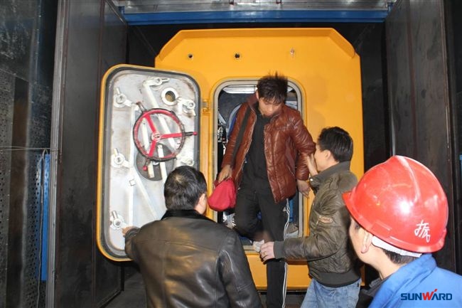 24.jpg 山河矿装矿用可移动救生舱132小时真人试验获成功
