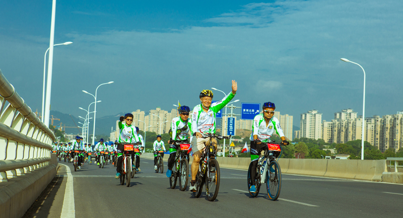 2.jpg 再走山河创业路,重温青年奋斗史