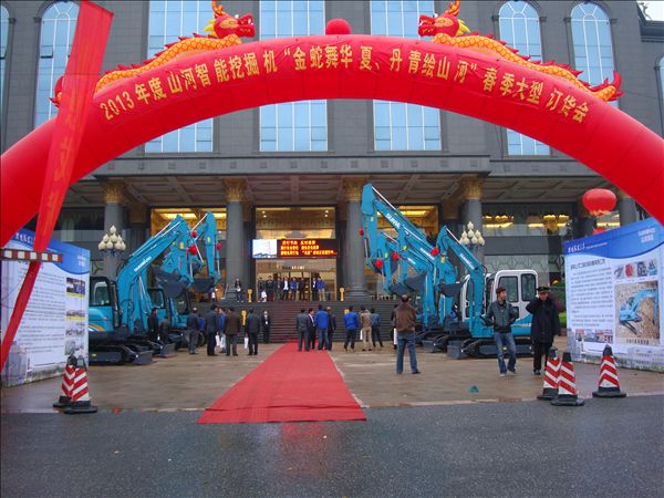 20140217115145034.JPG 精耕细作 山河智能湖南代理商销售创佳绩