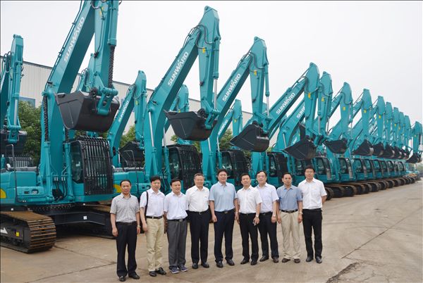 1.jpg 河南永煤集团董事长曹志安一行莅临山河智能考察