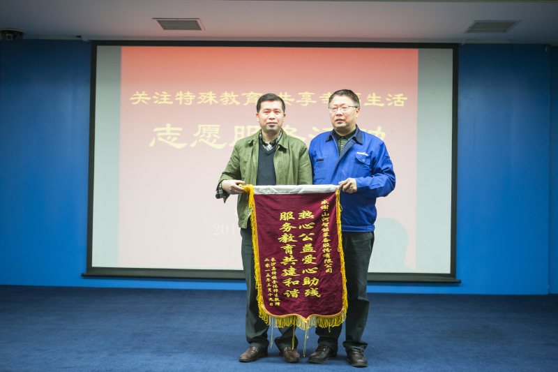 聆听星星:科技之光邂逅折翼天使