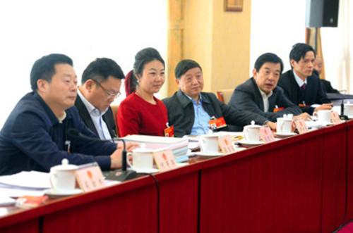 带来六个提案,重点还是“农民工”问题 ——来自山河智能的全国人大代表张晓庆接受本报记者专访,为进城务