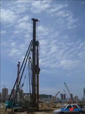 山河智能双动力头强力多功能钻机大显神通 山河智能双动力头强力多功能钻机大显神通