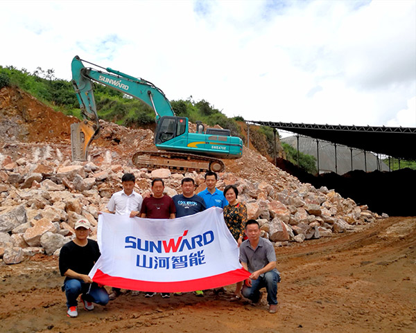 看石场风云如何演绎?山河智能矿山战神SWE470E大型挖掘机一锤定音!