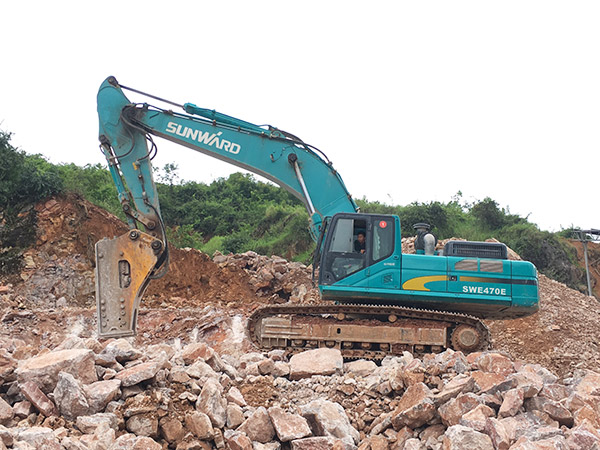 看石场风云如何演绎?山河智能矿山战神SWE470E大型挖掘机一锤定音!