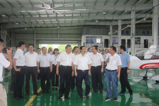 达哲省长调研山河科技:要抓住通航发展的机遇