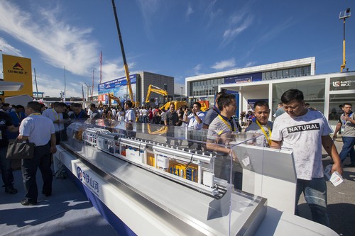 山河智能酷帅曾大虾,一大波美图带你亲临北京BICES展