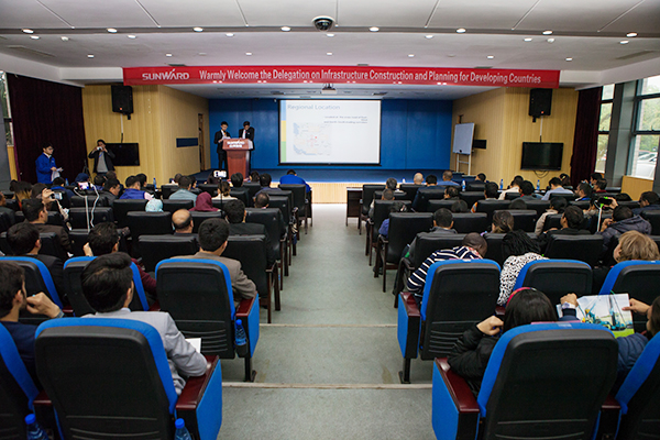 “一带一路”国家代表团到访山河智能,感受“大开眼界”