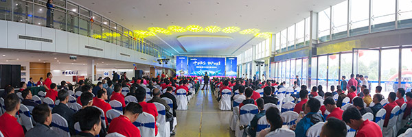 红四月,山河智能挖掘机促销会节节攀升