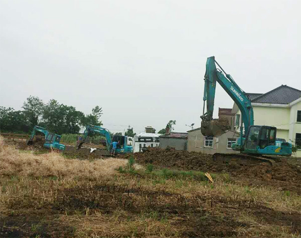 抗洪英雄显身手,山河智能系列挖掘机奔赴抗洪一线