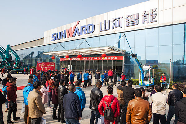 十年相随,成就彼此,来听听山河智能挖掘机客户的真实声音