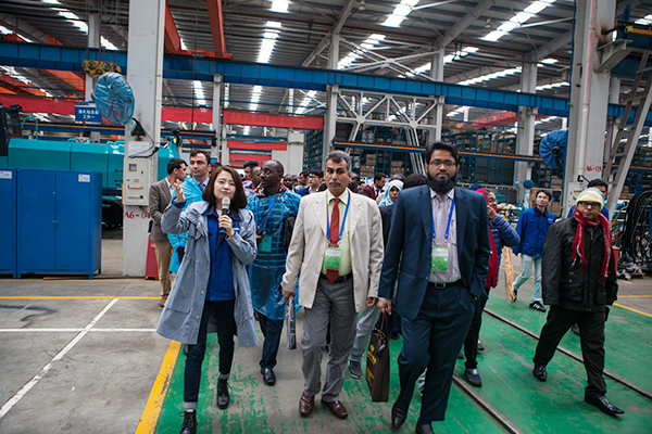 “一带一路”国家代表团到访山河智能,感受“大开眼界”