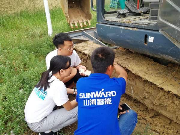 到了市场一线才知道,山河挖机客户都是铁杆粉丝
