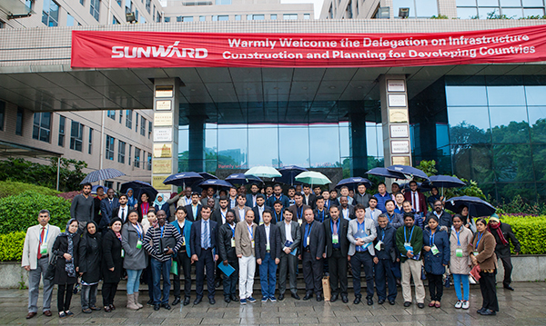 “一带一路”国家代表团到访山河智能,感受“大开眼界”