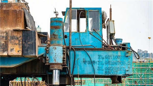 祝贺,中国首台大吨位多功能液压静力压桩机今年二十岁了!