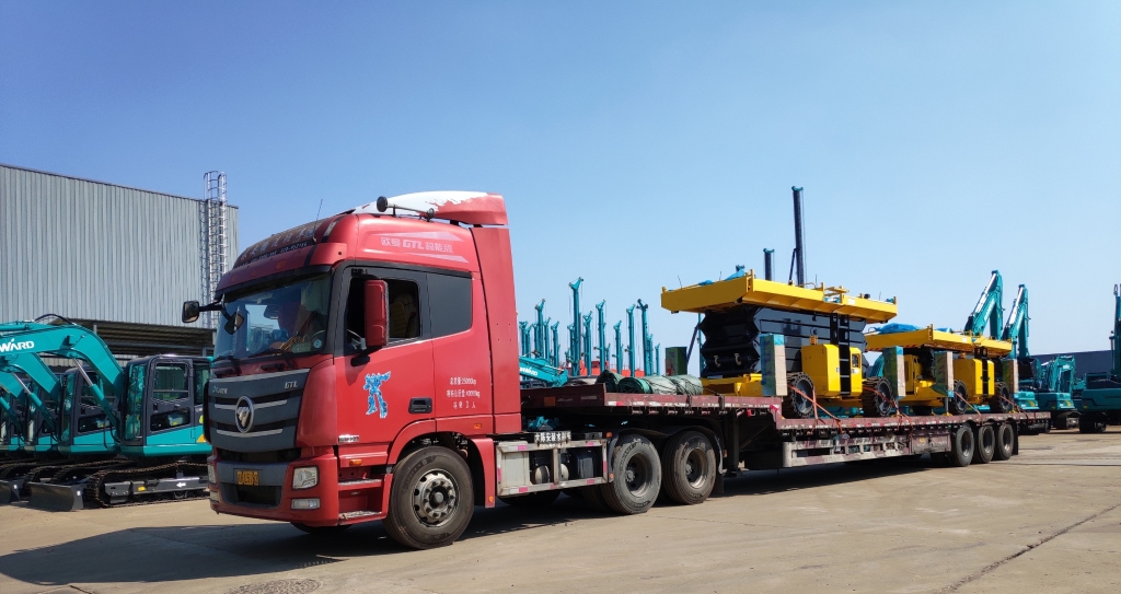 走向世界!山河智能越野剪叉式高空作业平台批量发往欧洲