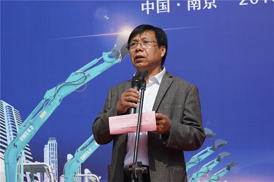 服役15年,超过20000小时!元老级挖机接“回家”!