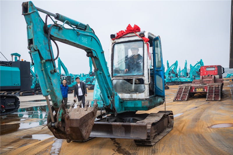 荣耀归来!山河智能第一代挖机顺利“回家”啦