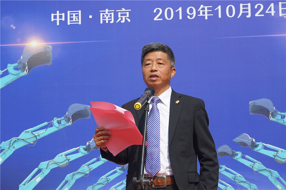 服役15年,超过20000小时!元老级挖机接“回家”!