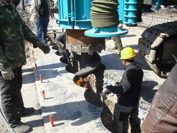 幸好遇见你!中国首台双动力头强力多功能钻机