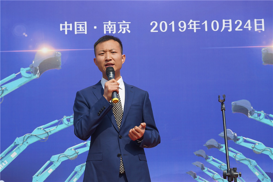 服役15年,超过20000小时!元老级挖机接“回家”!