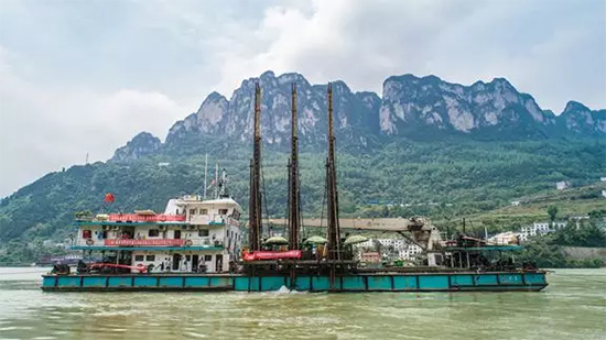 打造长江黄金水道!山河智能航道钻机轻松搞定水下礁石