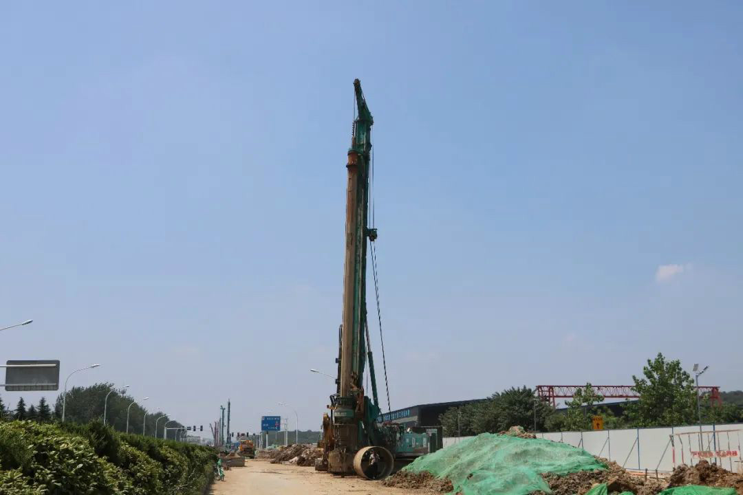“误入”桩基 百折不回!他以8台旋挖搏未来