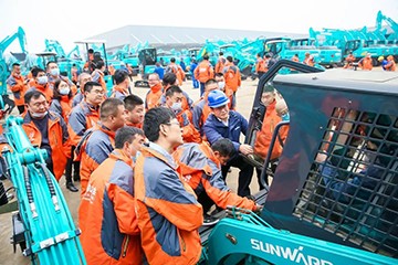 大国重器 壮哉山河!机友会微挖用户山河智能体验日