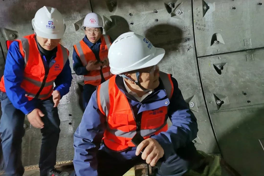 何清华亲临中铁山河盾构施工项目指导工作