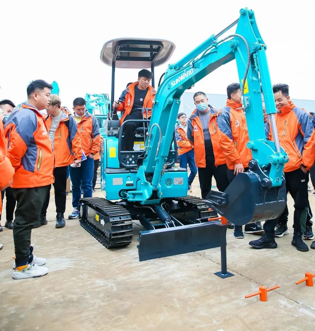 大国重器 壮哉山河!机友会微挖用户山河智能体验日
