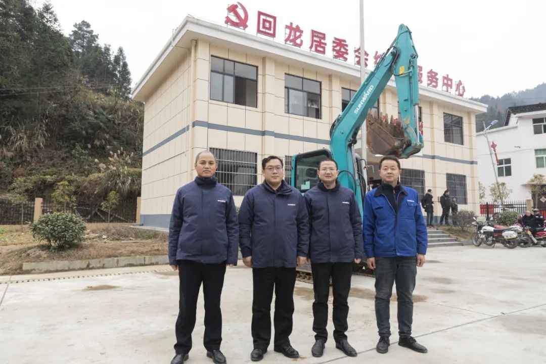 校企合作精准扶贫,产教融合振兴乡村 | 山河智能向合作院校对口扶贫点捐赠挖掘机