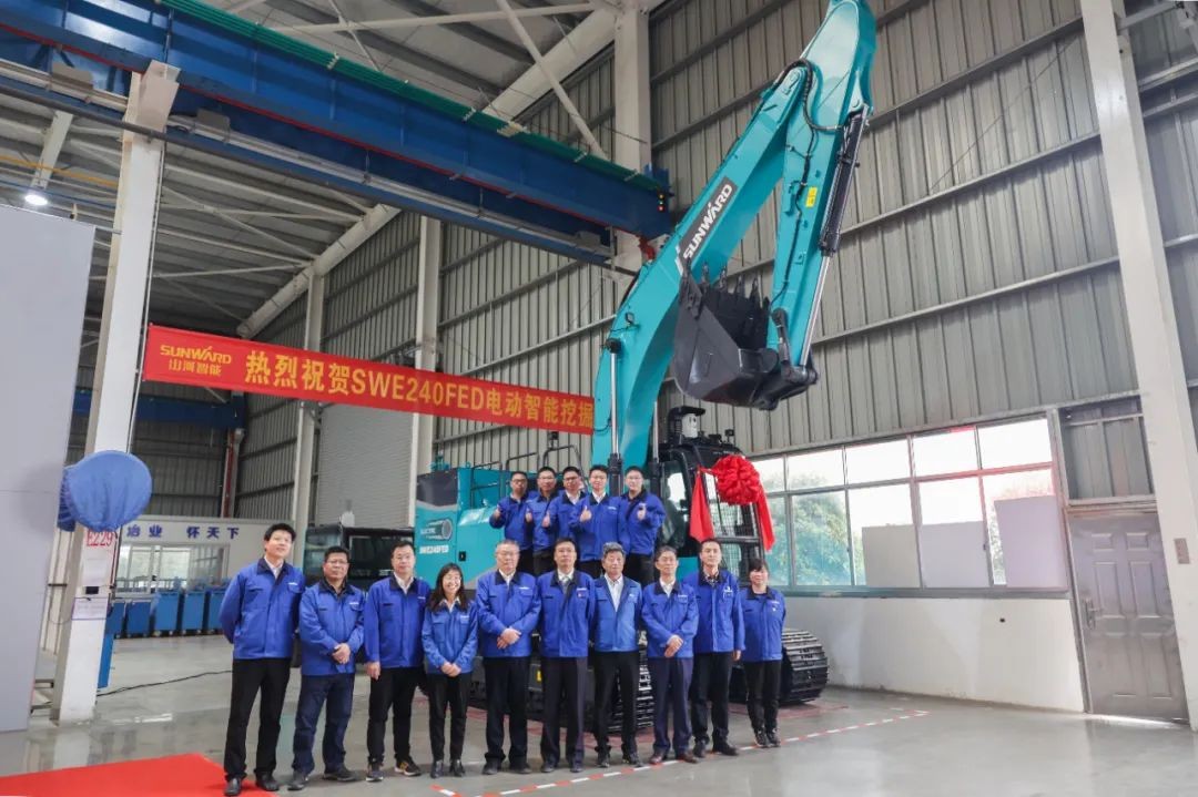 全国首台!山河智能SWE240FED电动智能挖掘机下线