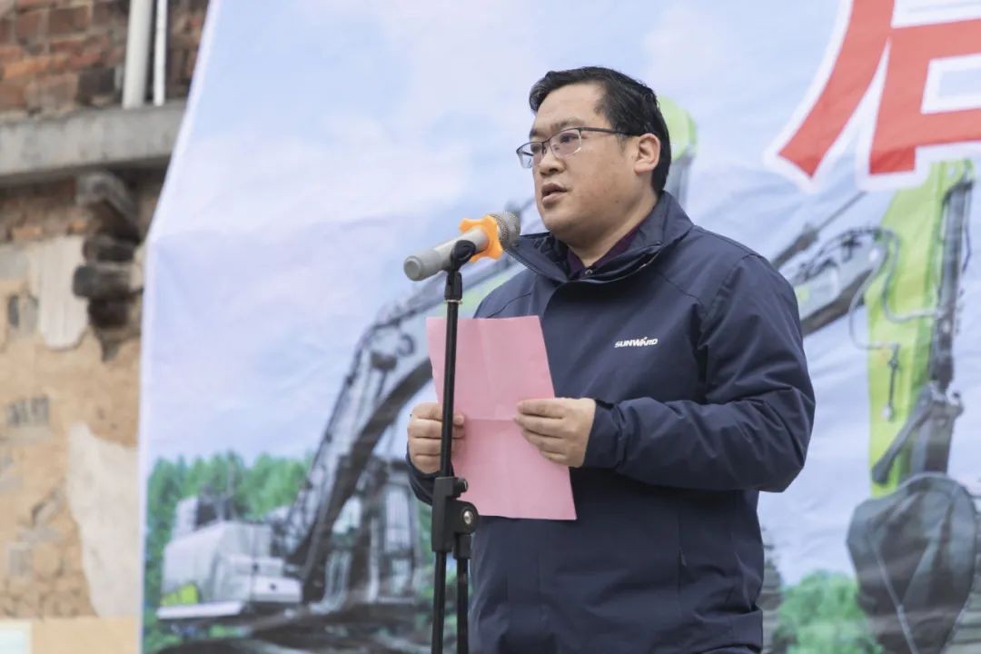 校企合作精准扶贫,产教融合振兴乡村 | 山河智能向合作院校对口扶贫点捐赠挖掘机