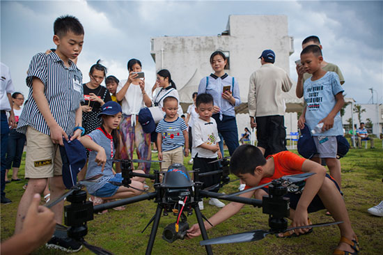 这个夏天,亲子玩转山河智能“三栖”装备