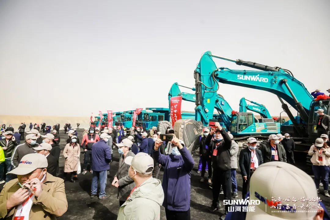 “矿”世高手,齐聚山河智能挖掘机操作手挑战赛