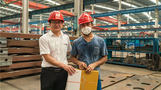 万力集团“送清凉”活动,慰问一线员工