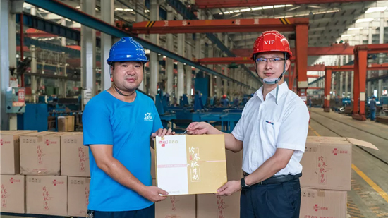 万力集团“送清凉”活动,慰问一线员工