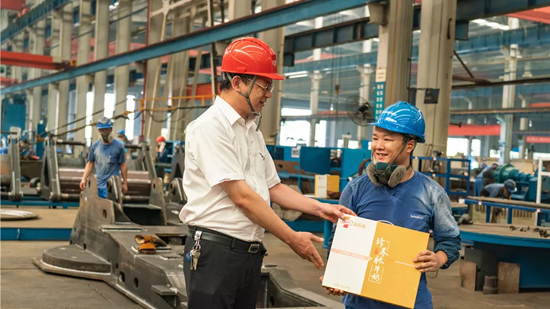 万力集团“送清凉”活动,慰问一线员工