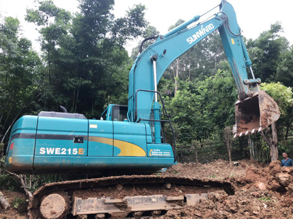 山河智能SWE 215E挖掘机是他的左膀右臂!