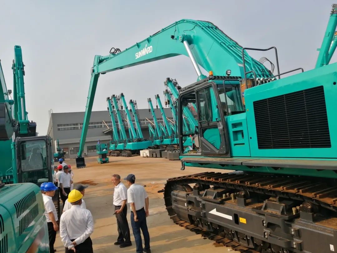 挖深全球第一!山河智能加长臂液压挖掘机SWE950ELR出口南美