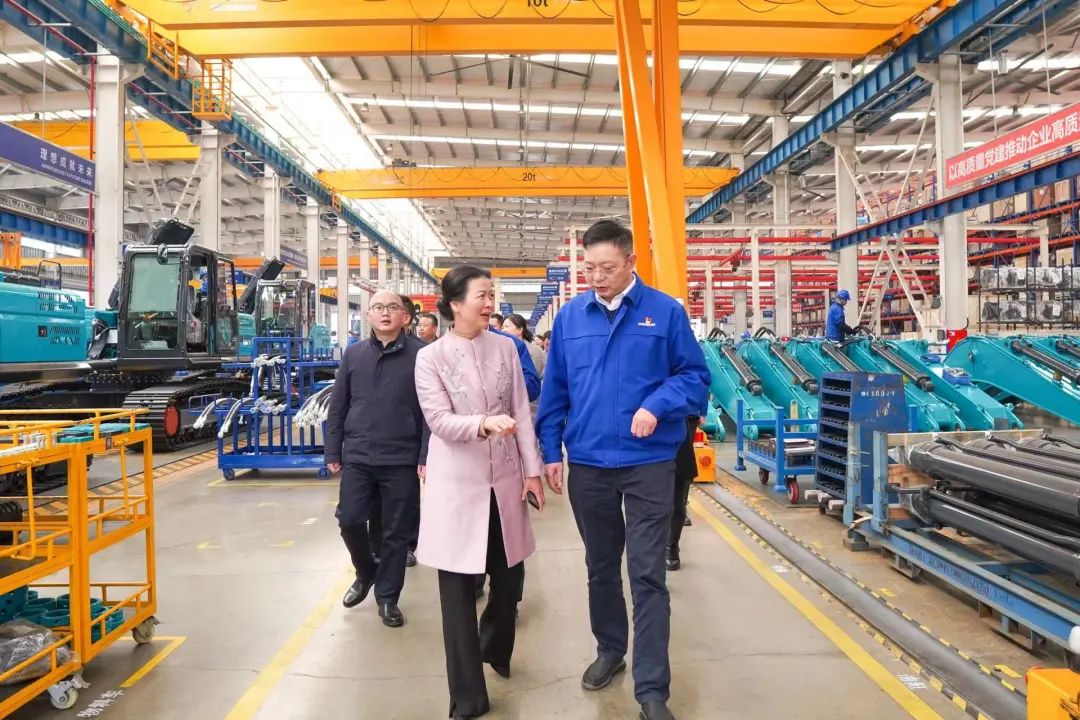 长沙市总工会、长沙经开区总工会一行调研山河智能