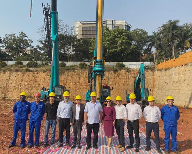 助力乌干达第一住宅高楼建设!山河智能再次出征非洲市场