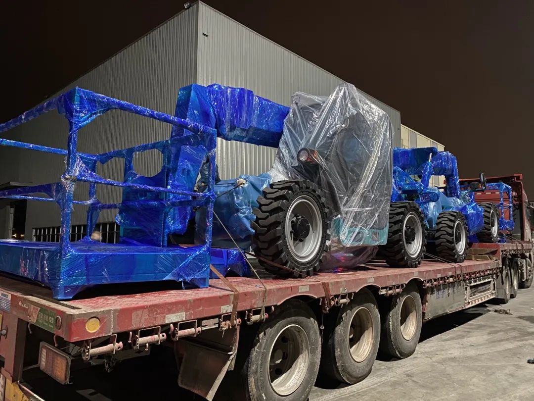 伸缩臂叉装车发往塞尔维亚!山河智能持续助力“一带一路”建设