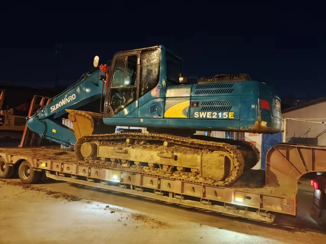 冲锋一线显担当!山河智能挖掘机助力长沙方舱医院建设