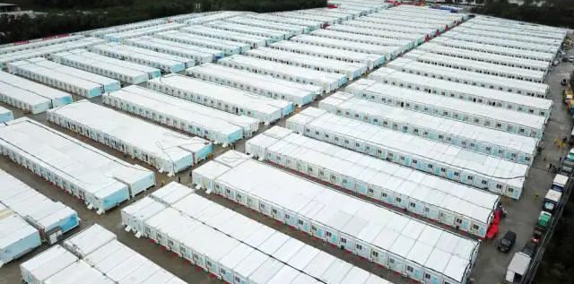 冲锋一线显担当!山河智能挖掘机助力长沙方舱医院建设