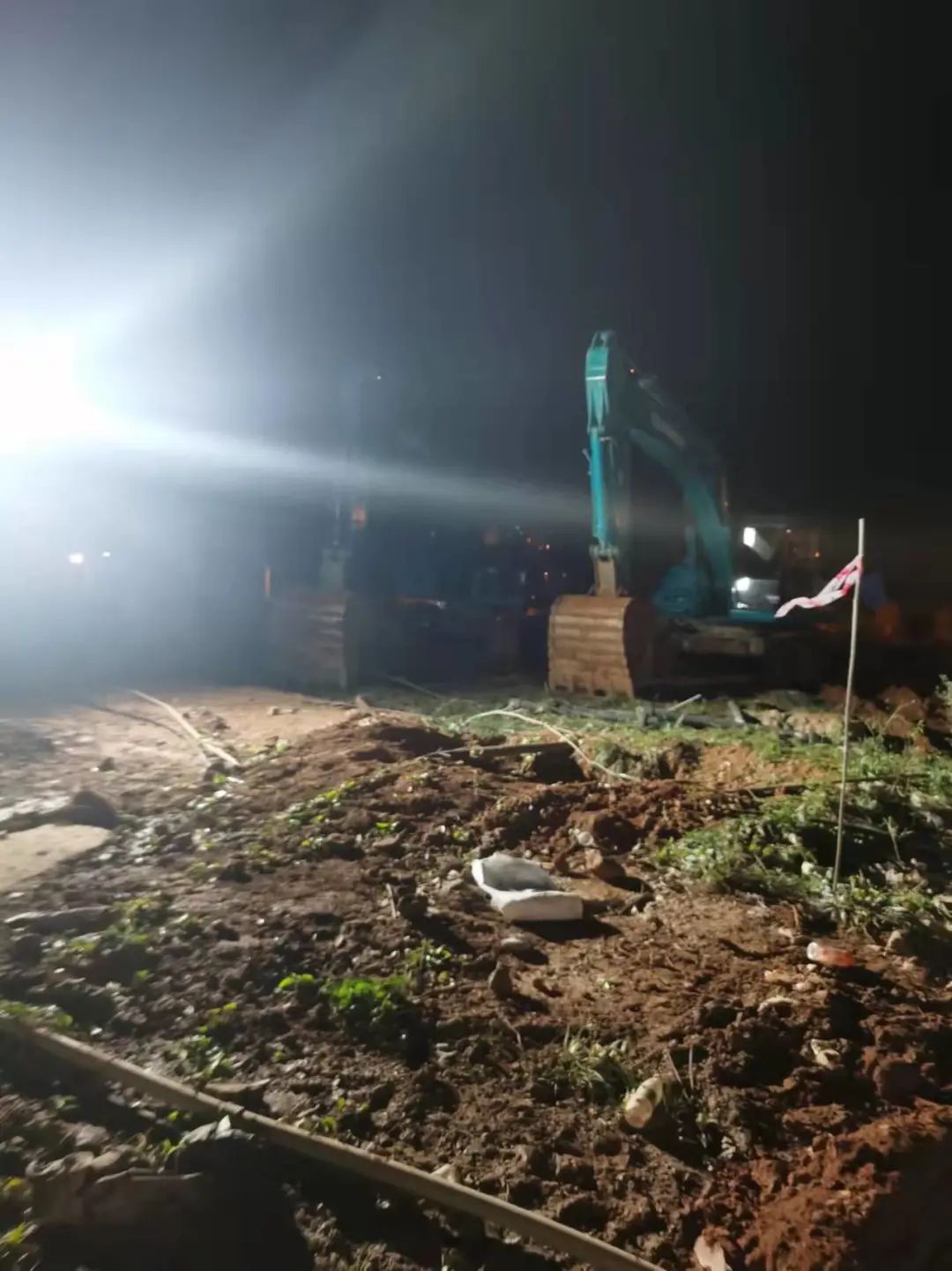 冲锋一线显担当!山河智能挖掘机助力长沙方舱医院建设