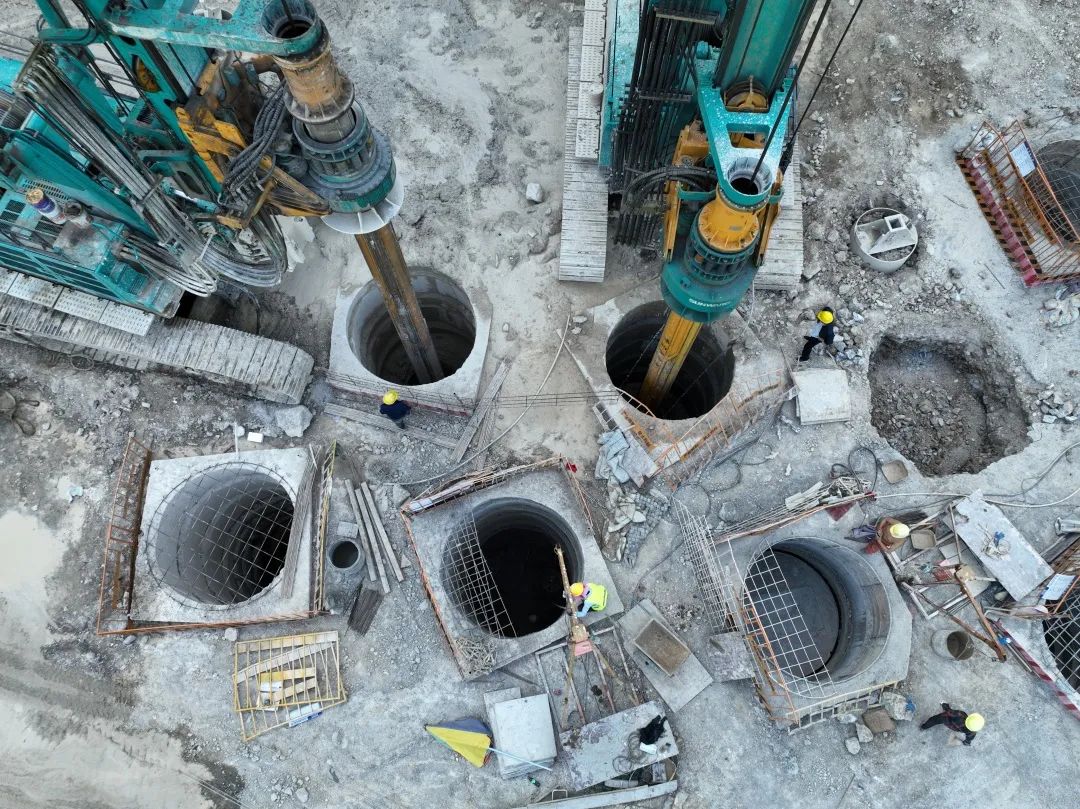 展现施工“奇效”!山河智能旋挖钻机强势助力炉慈高速公路建设