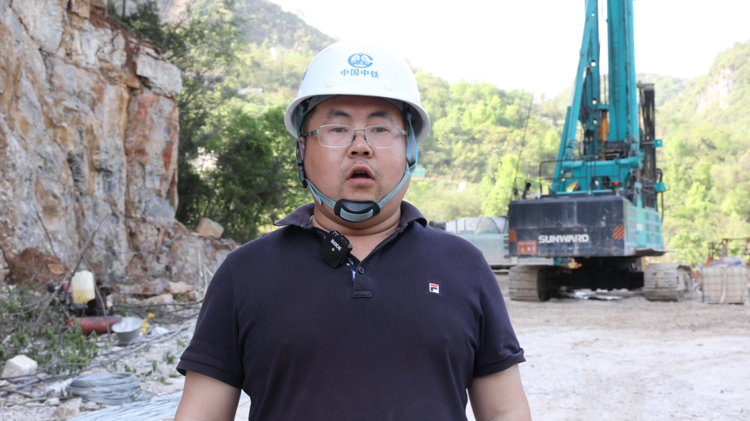 展现施工“奇效”!山河智能旋挖钻机强势助力炉慈高速公路建设